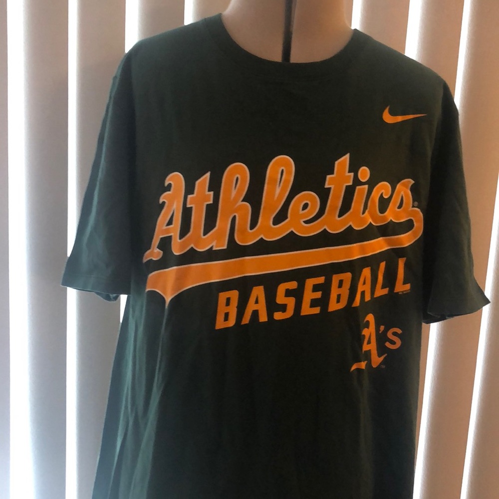 Nike Athletics - tee